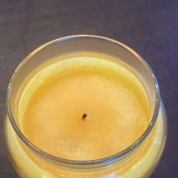 Vintage and rare! Yankee Candle Country Kitchen Candle- Banana Cream Pie - Picture 4 of 4